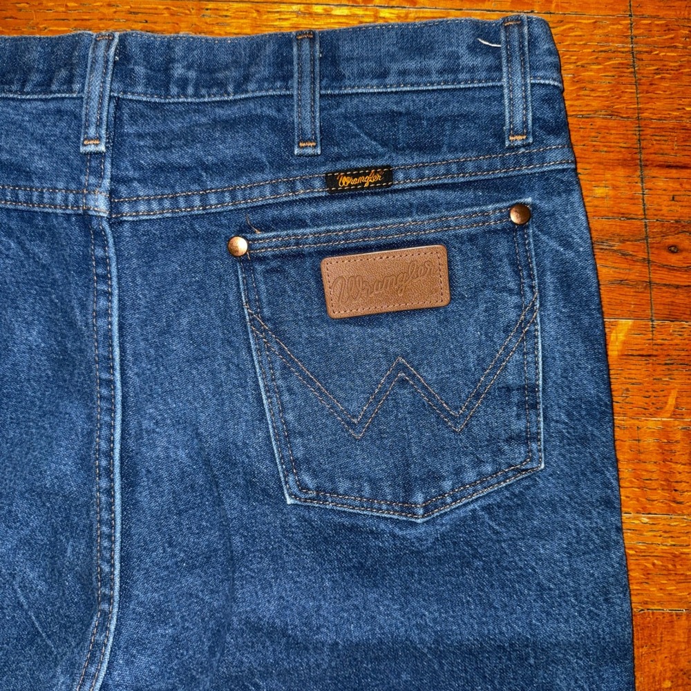 Wrangler Mens Dark‎ Wash Denim Distressed Frayed Hem Straight Leg Size 36x30